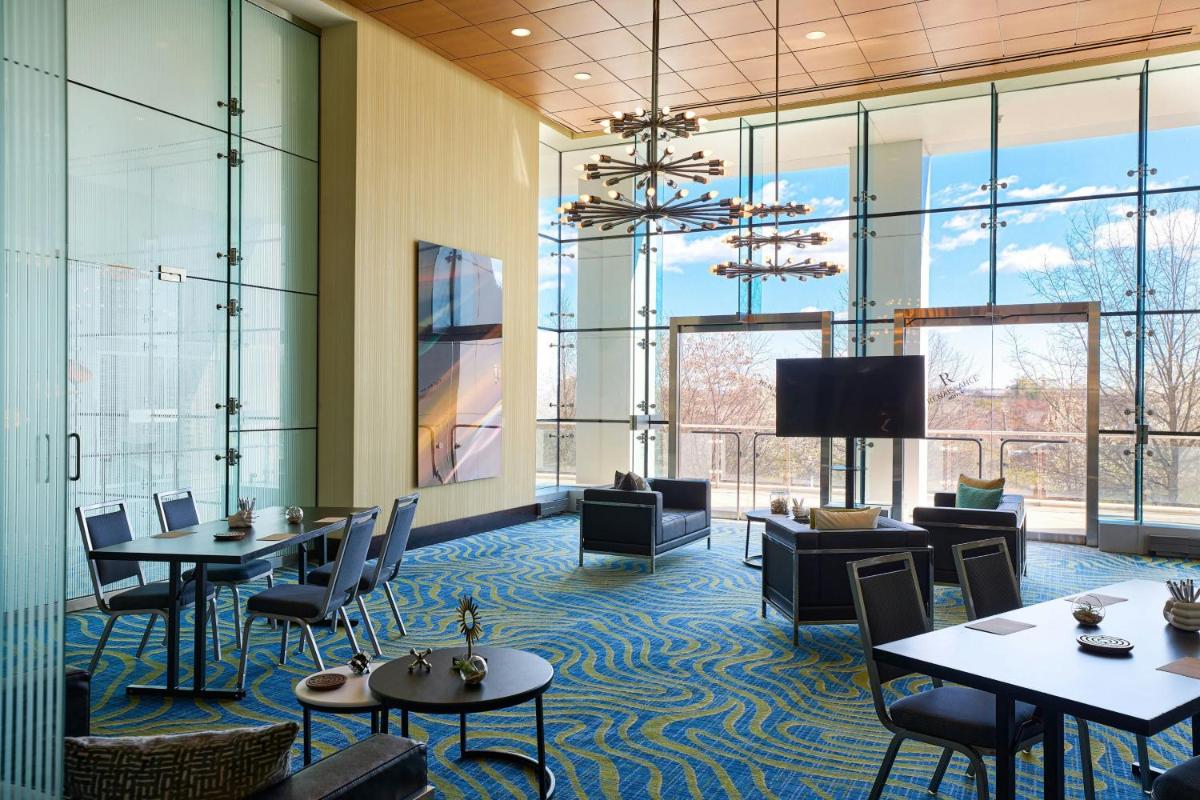 Renaissance Arlington Capital View Hotel - Housity