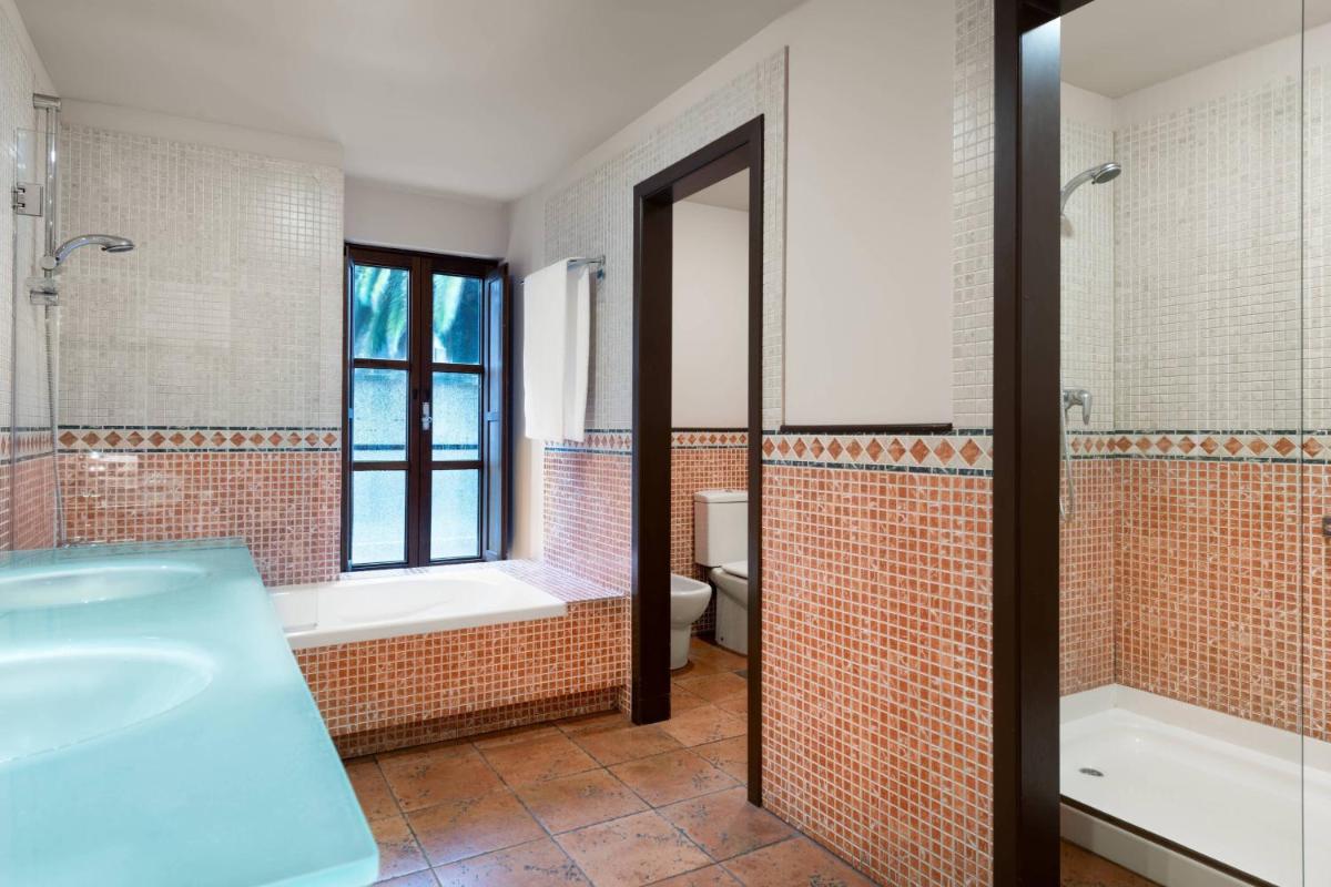 Un baño de Hotel Palacio del Carmen, Autograph Collection