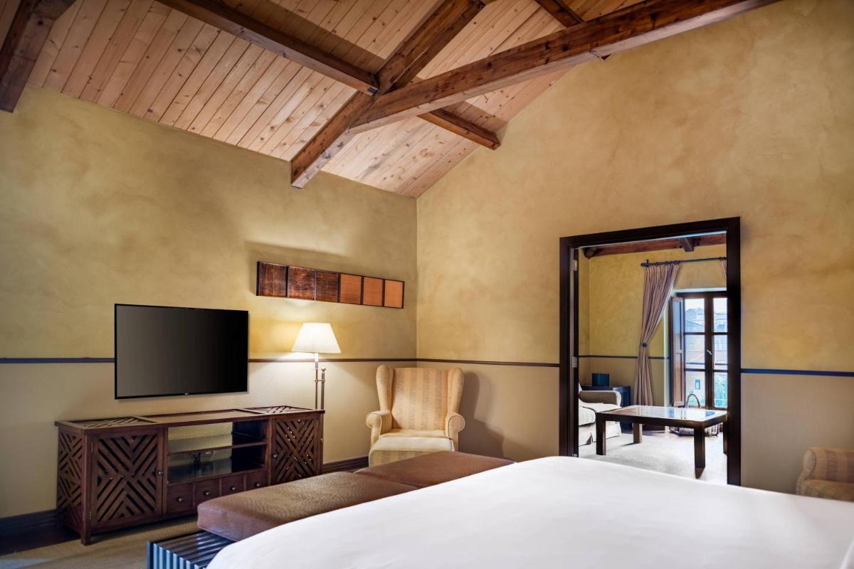 Cama o camas de una habitación en Hotel Palacio del Carmen, Autograph Collection