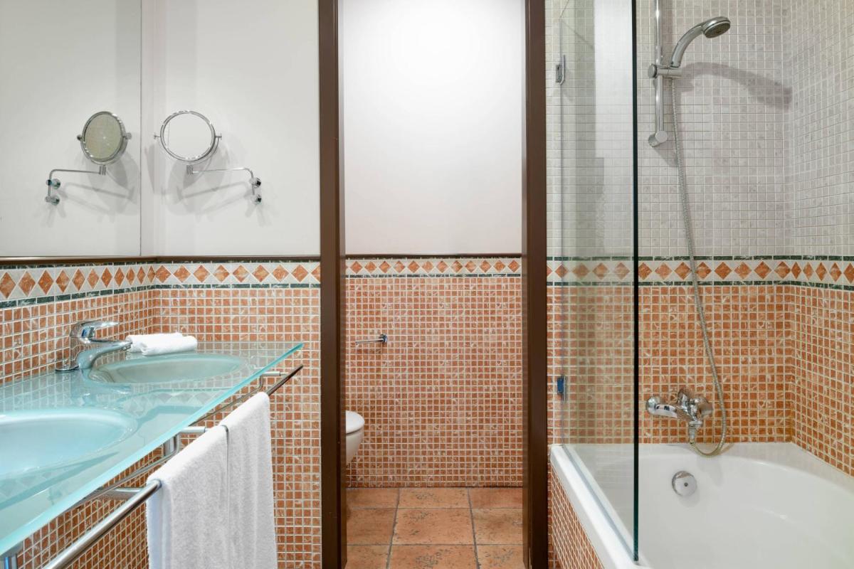 Un baño de Hotel Palacio del Carmen, Autograph Collection