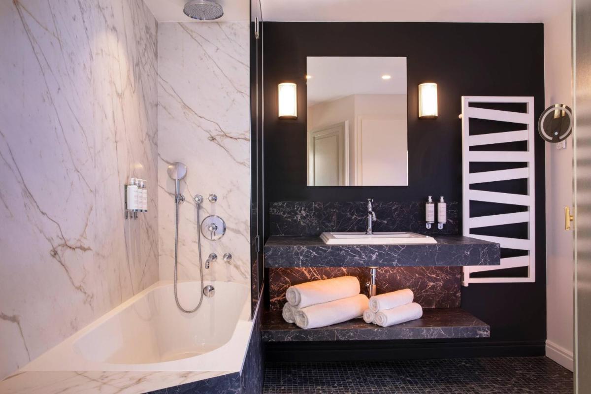 Salle de bains dans l'établissement Maison Rouge Strasbourg Hotel & Spa, Autograph Collection