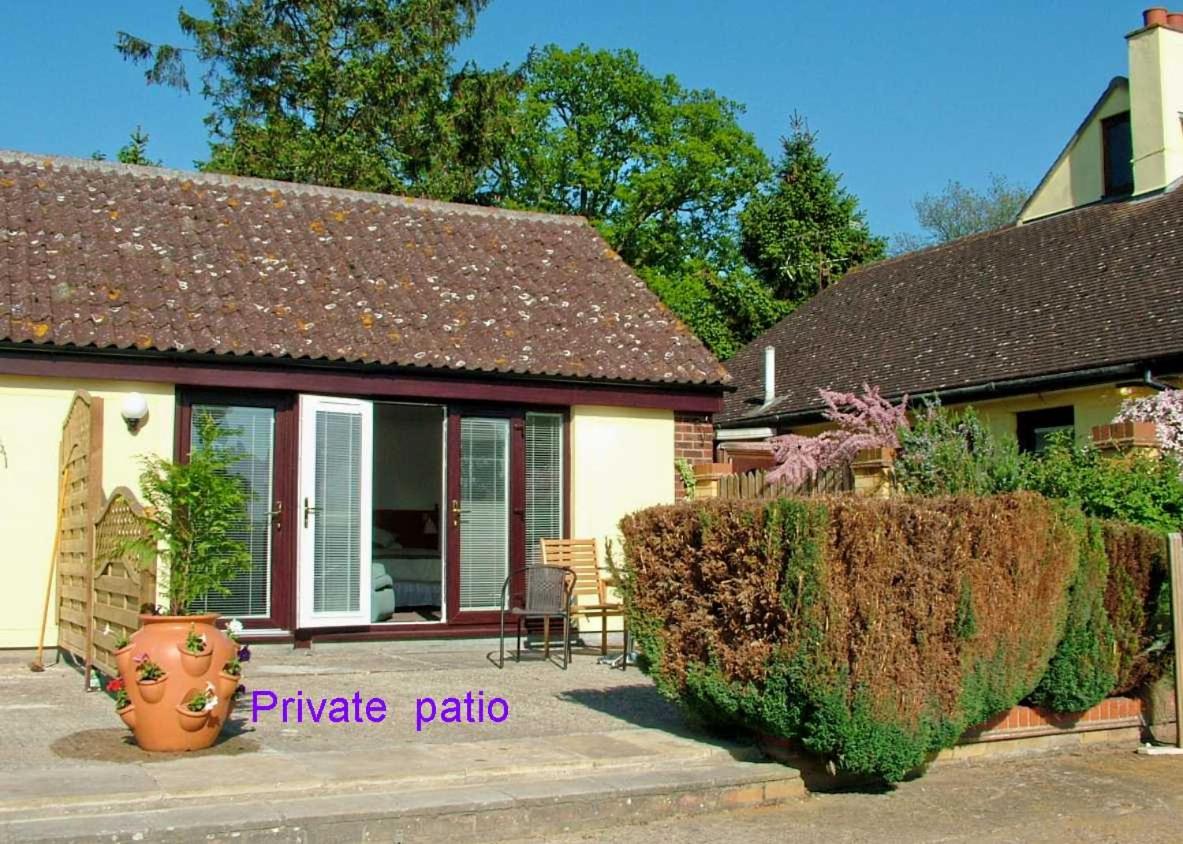 Annexe at Gosfield Lake - Housity