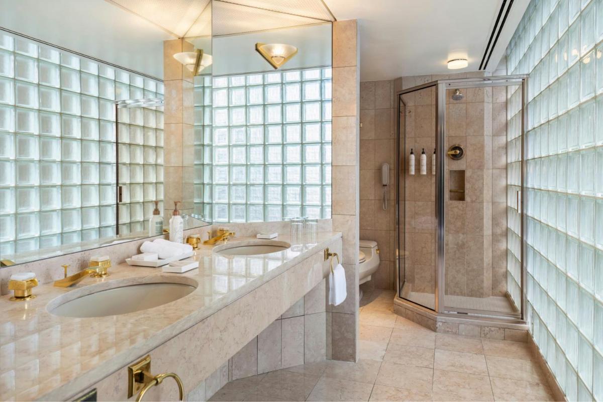 Metropolitan Hotel Vancouver - Housity