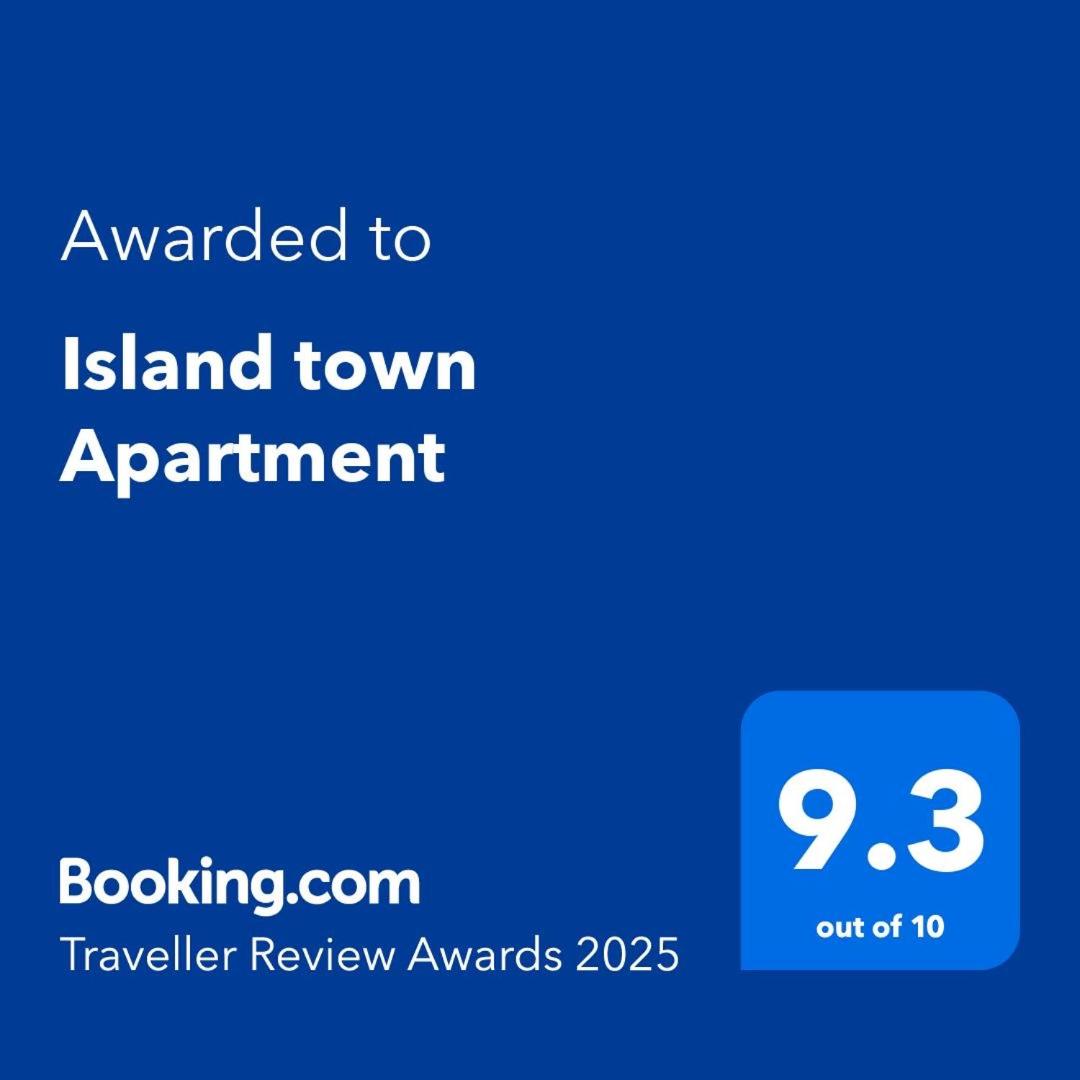 Island town Apartment - Hizvo