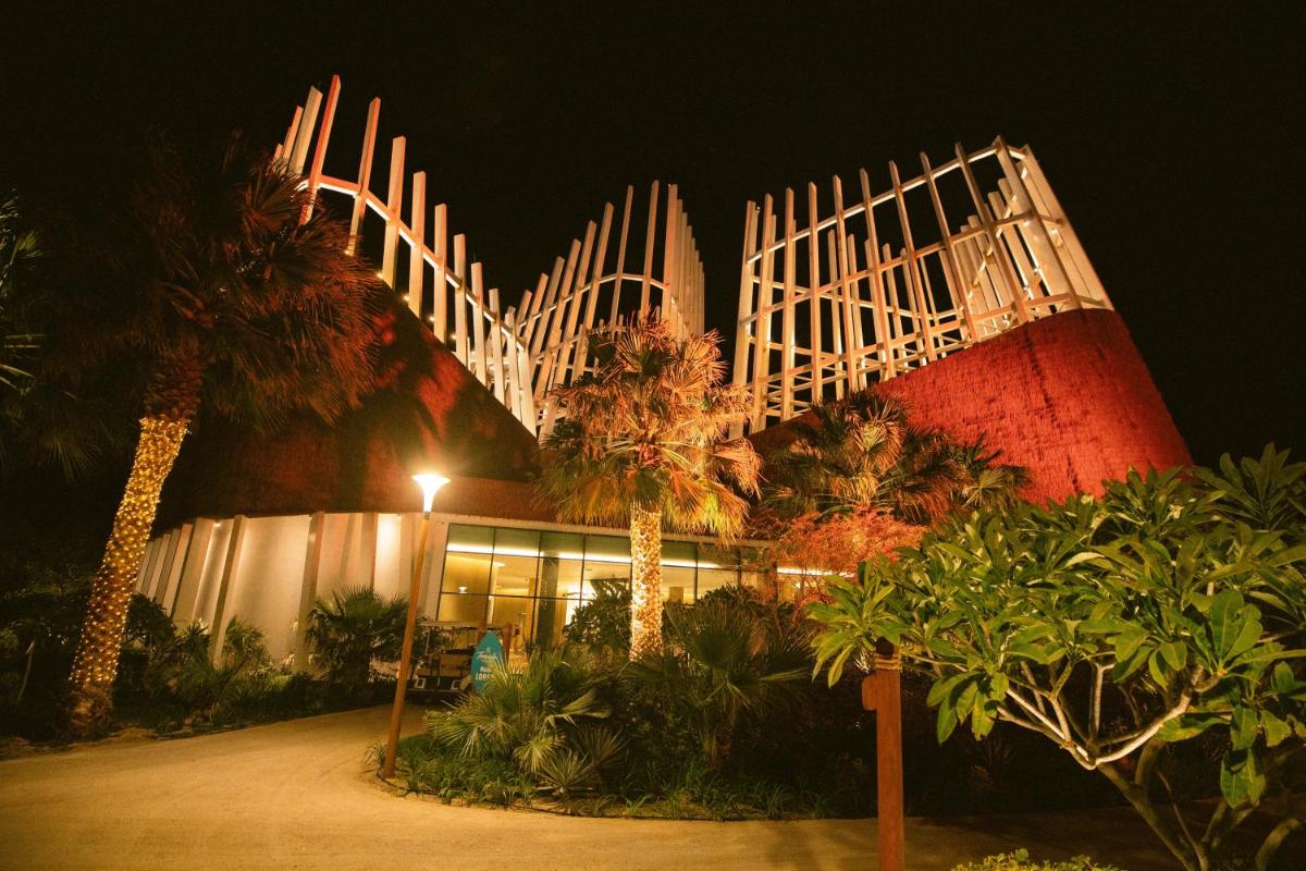 Tawila Island Resort - Housity