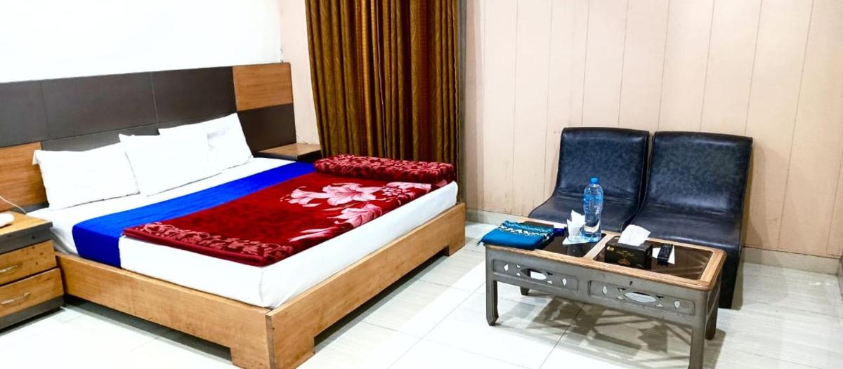 Hotel Palace Lodge Multan - Housity