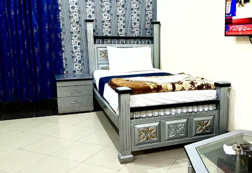 Hotel Palace Lodge Multan - Housity