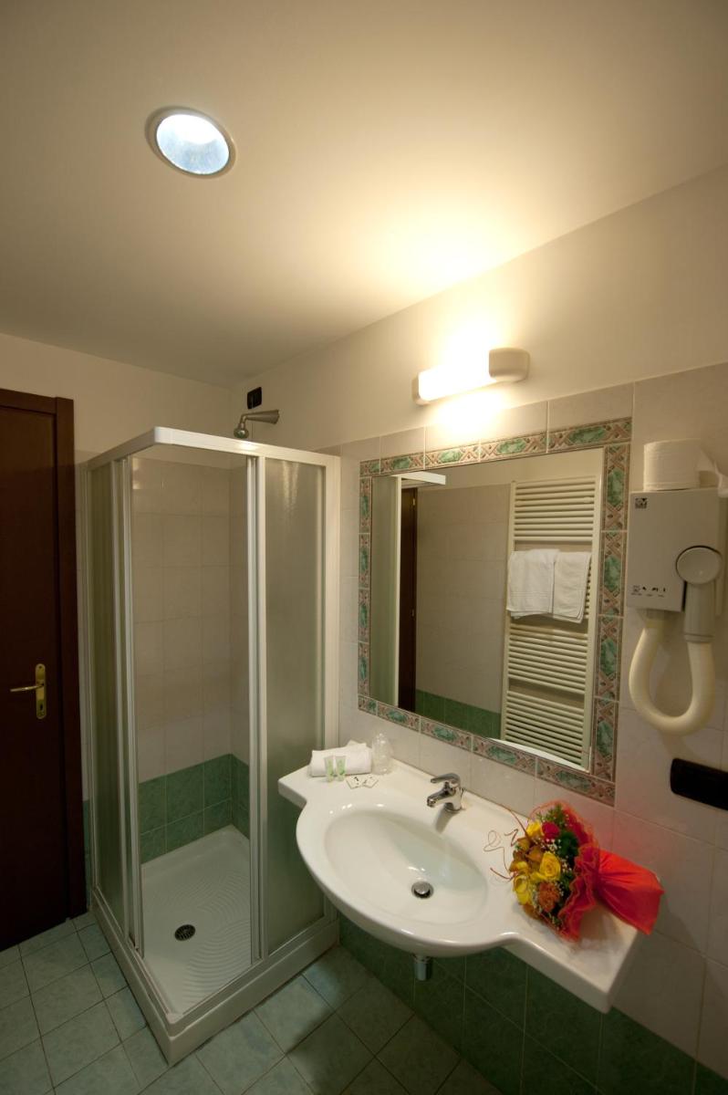Hotel Roma - Housity