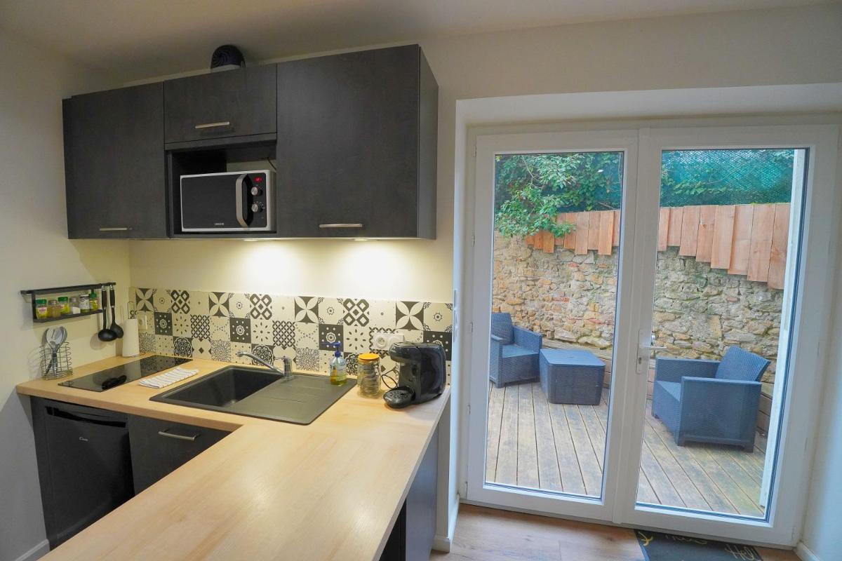STUDIO RENOVE RDC TERRASSE + EXTERIEUR PAYSAGE - Housity