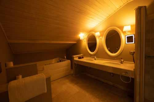 Pinehill Hotel & Suites - Housity