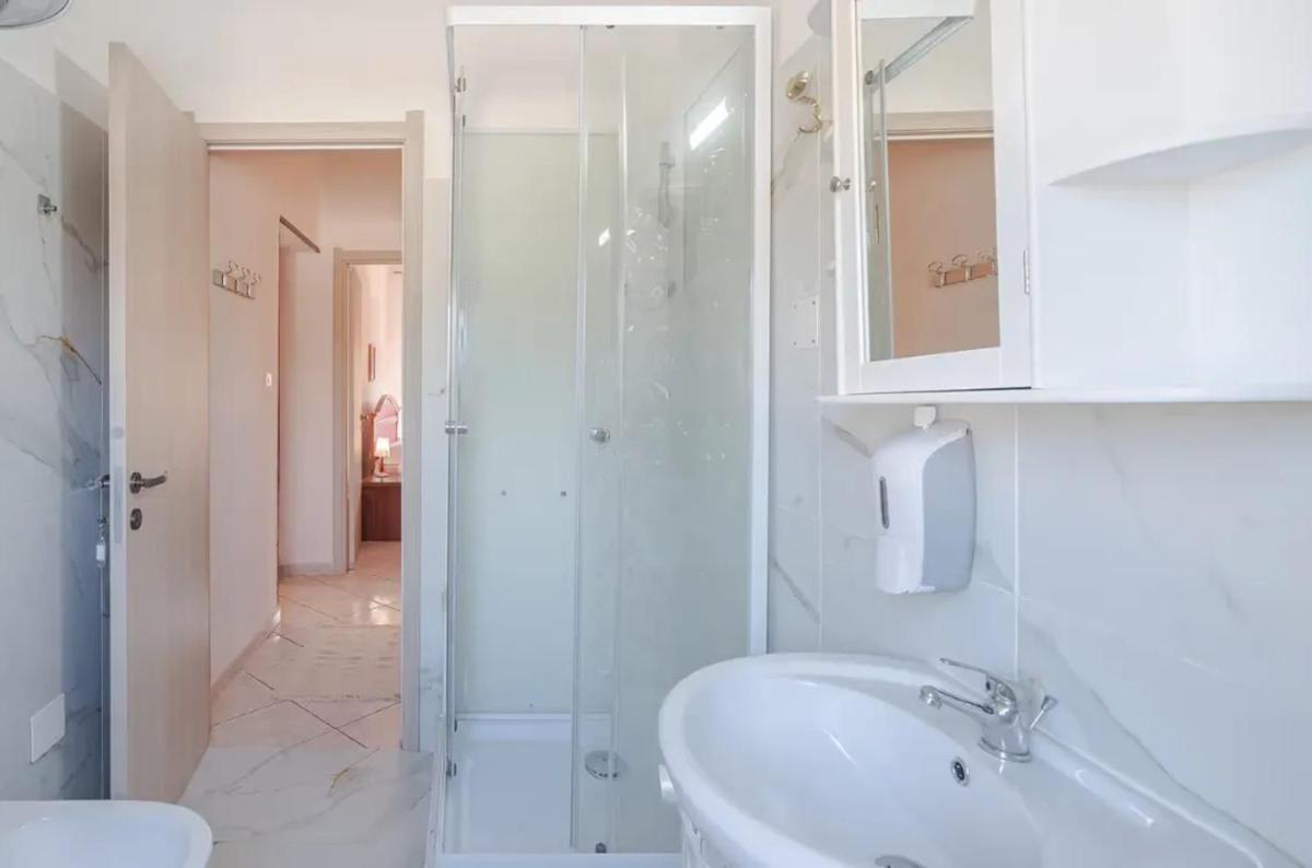 Charming House in Fontane Bianche with Private Garden - Housity