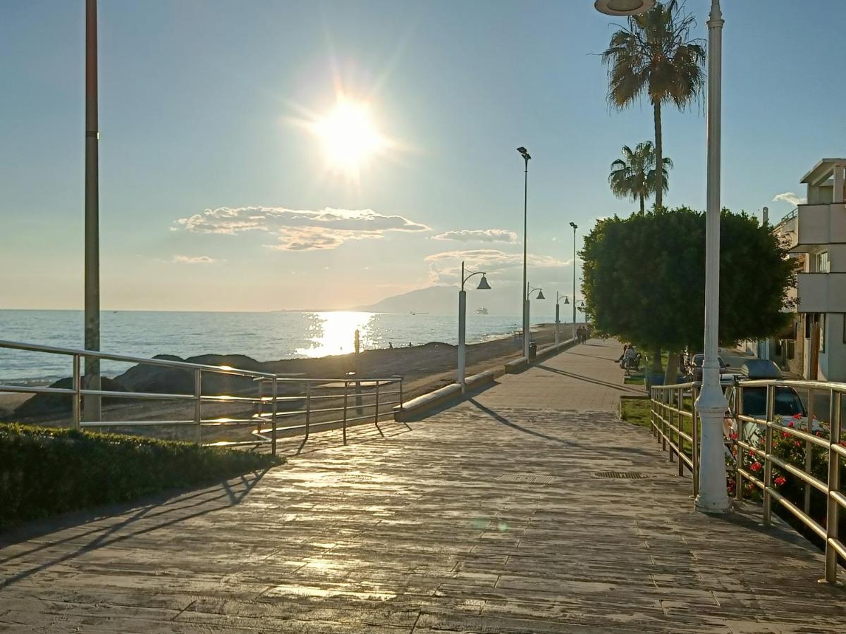 Romantic Ocean Breeze, 50 meters from the Beach - Housity