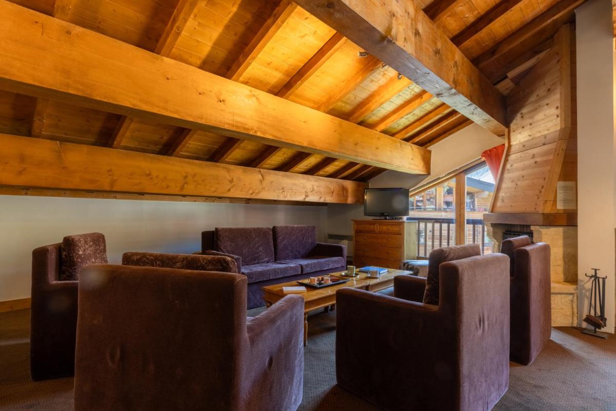 Coin salon dans l'établissement Résidences Village Montana by Les Etincelles
