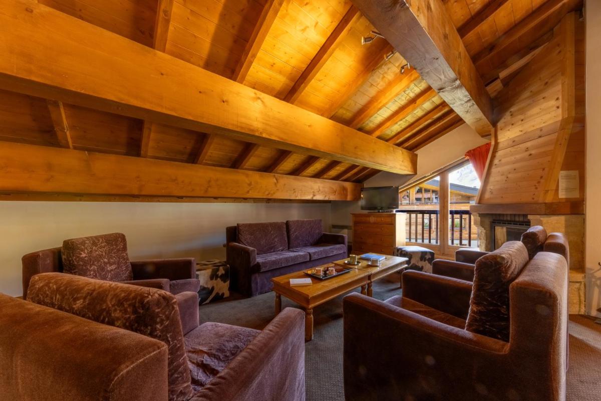 Coin salon dans l'établissement Résidences Village Montana by Les Etincelles