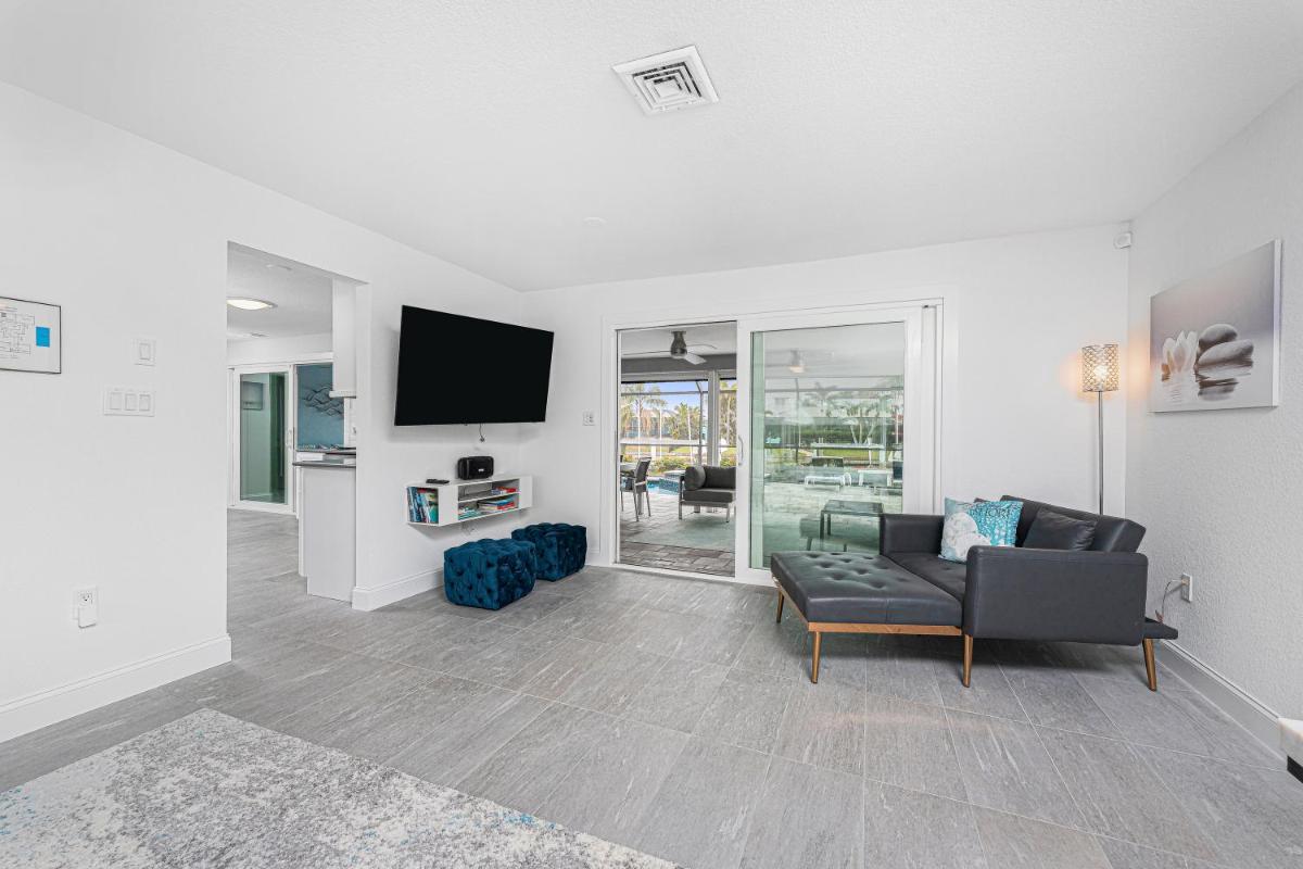 Tranquility Waterfront Villa with Pool & Dock - Housity