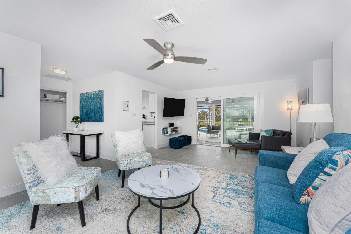 Tranquility Waterfront Villa with Pool & Dock - Housity