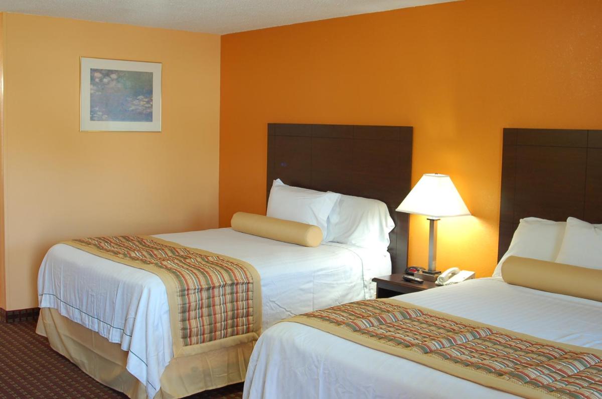 BLUE SKY INN Glens Falls-Saratoga-Lake George - Housity