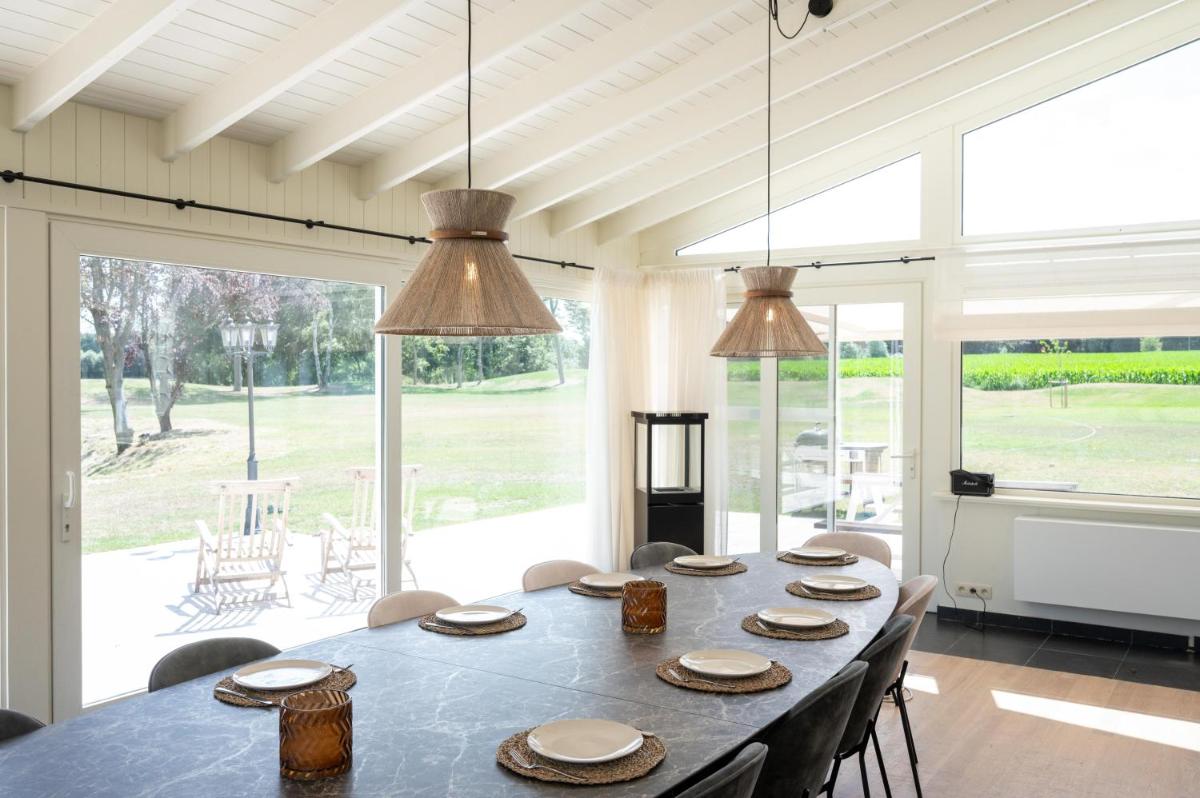 House On The Green - Housity