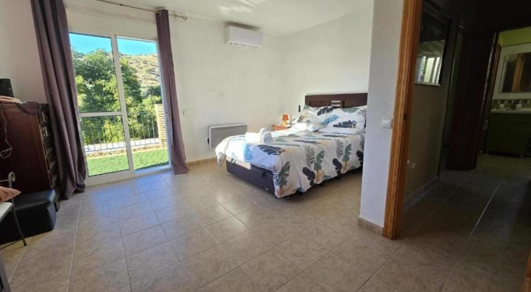 Hermosa Casa con Piscina y Gran Vista a la Montaña - Housity