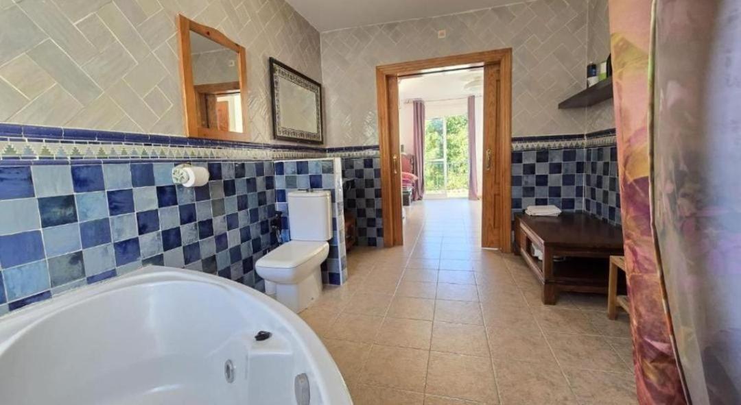 Hermosa Casa con Piscina y Gran Vista a la Montaña - Housity