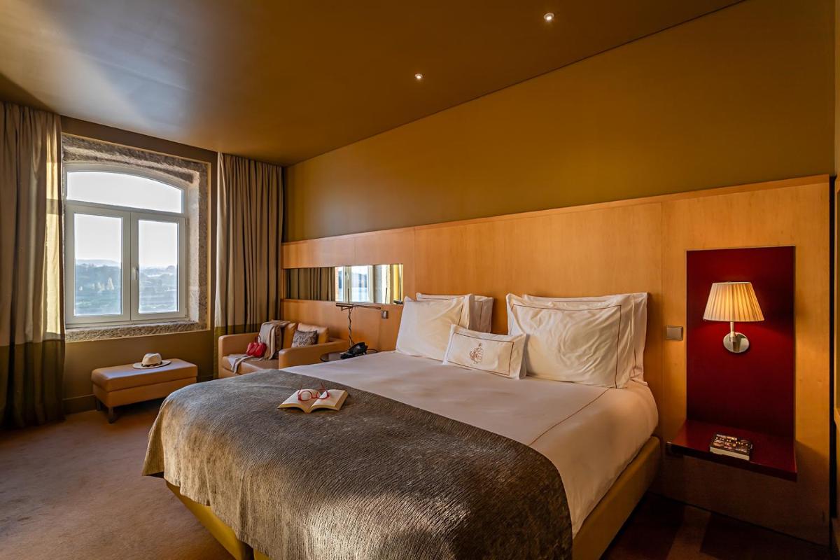 Uma cama ou camas num quarto em Pestana Palacio do Freixo, Pousada & National Monument - The Leading Hotels of the World