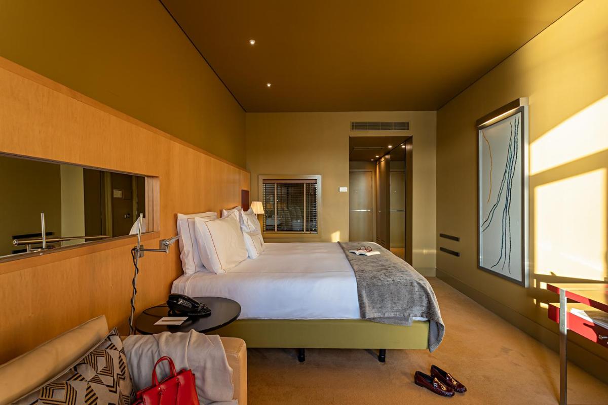 Uma cama ou camas num quarto em Pestana Palacio do Freixo, Pousada & National Monument - The Leading Hotels of the World