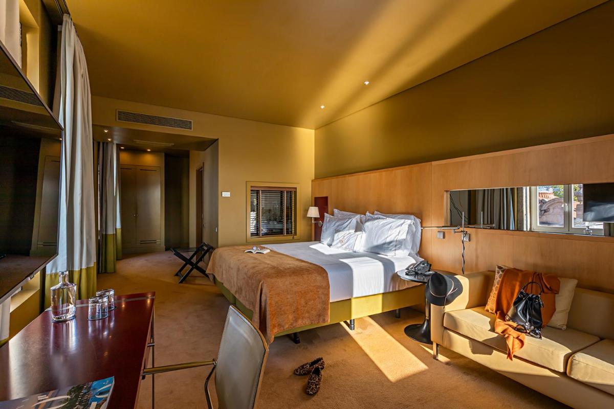 Uma cama ou camas num quarto em Pestana Palacio do Freixo, Pousada & National Monument - The Leading Hotels of the World