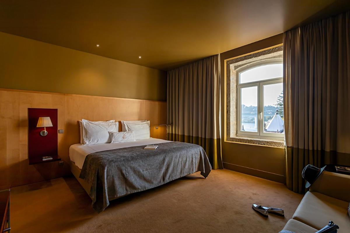 Uma cama ou camas num quarto em Pestana Palacio do Freixo, Pousada & National Monument - The Leading Hotels of the World