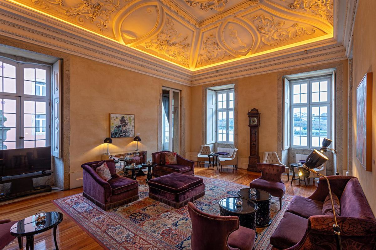 Uma área de estar em Pestana Palacio do Freixo, Pousada & National Monument - The Leading Hotels of the World