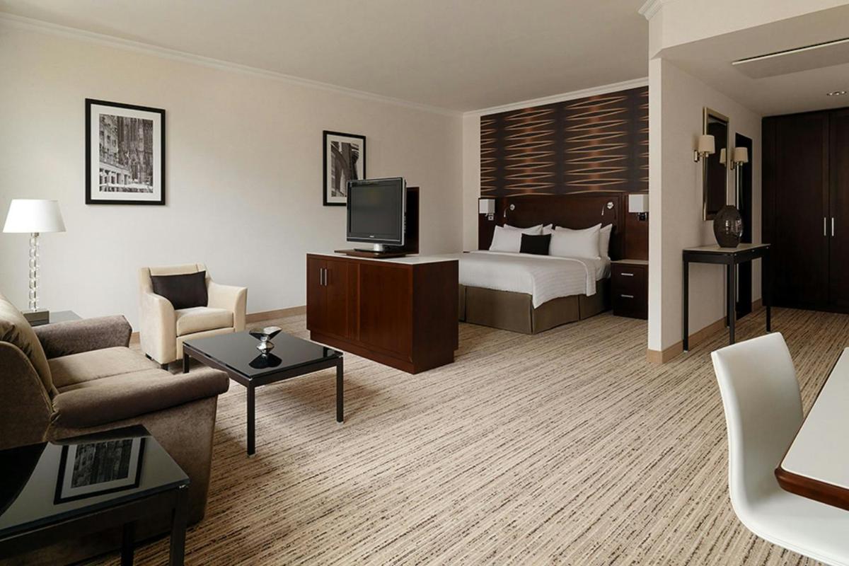 Ein Bett oder Betten in einem Zimmer der Unterkunft Cologne Marriott Hotel Ein Bett oder Betten in einem Zimmer der Unterkunft Cologne Marriott Hotel