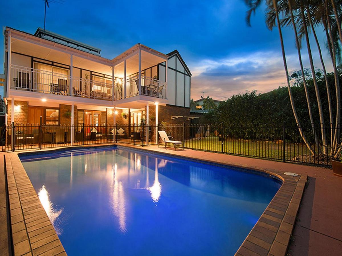 Ainslie Manor Bed and Breakfast - Housity