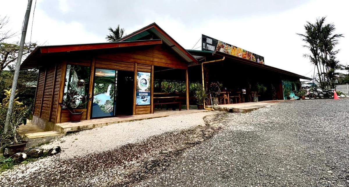 Rio Celeste Springs Blue Lodge - Housity