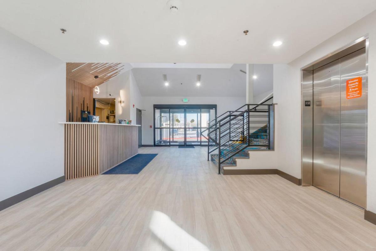 Denver North Hotel - Housity