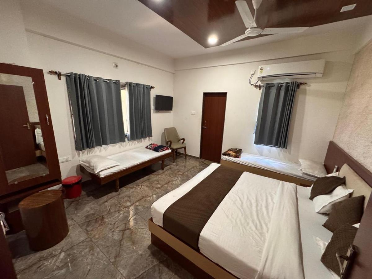 HOTEL BALAJI SQUARE - Housity