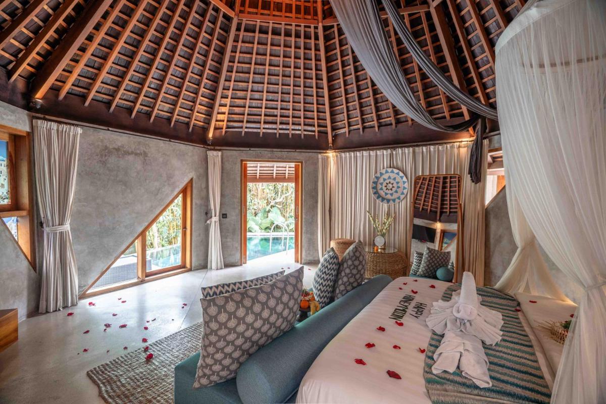 The Sender Pool Suites - Housity
