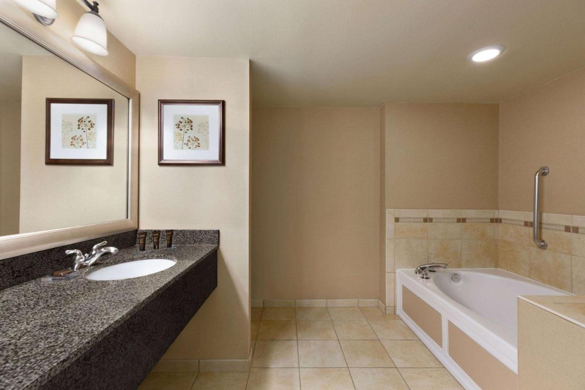 Wingate by Wyndham Denver Tech Center - Housity