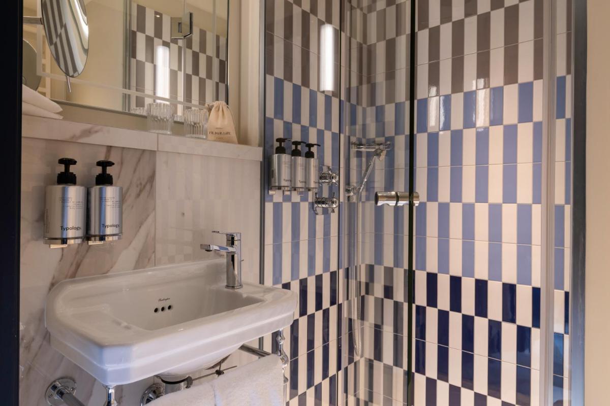 Salle de bains dans l'établissement Hôtel Filigrane & Spa
