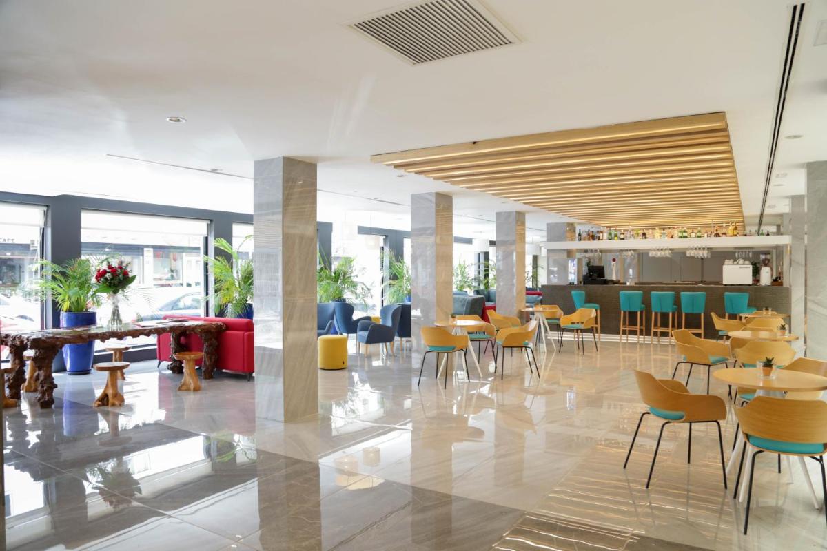 Un restaurante o sitio para comer en Eurostars Puerto de Ibiza