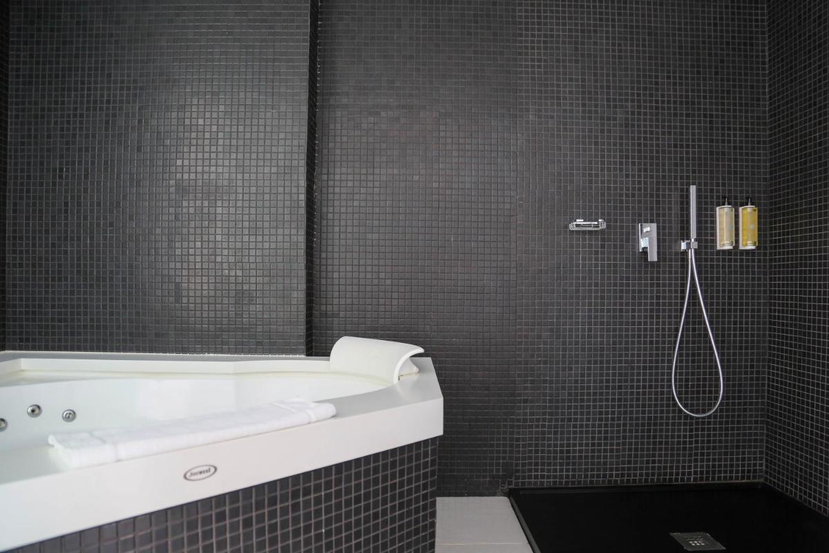 Un baño de Eurostars Puerto de Ibiza