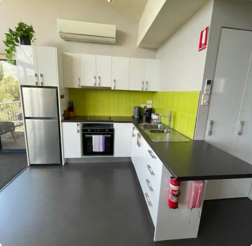 Panoramic views from your stunning 'Treehouse' - Housity