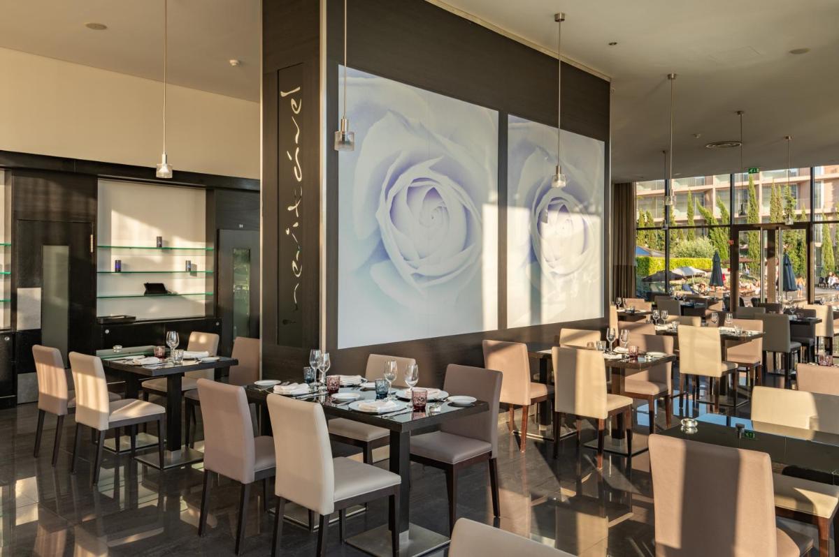 Um restaurante ou outro lugar para comer em Vila Gale Coimbra