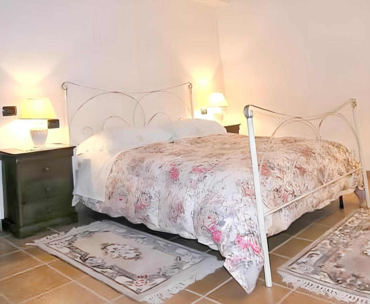 Charming House in Amelia with Lake View 200 m² - Housity