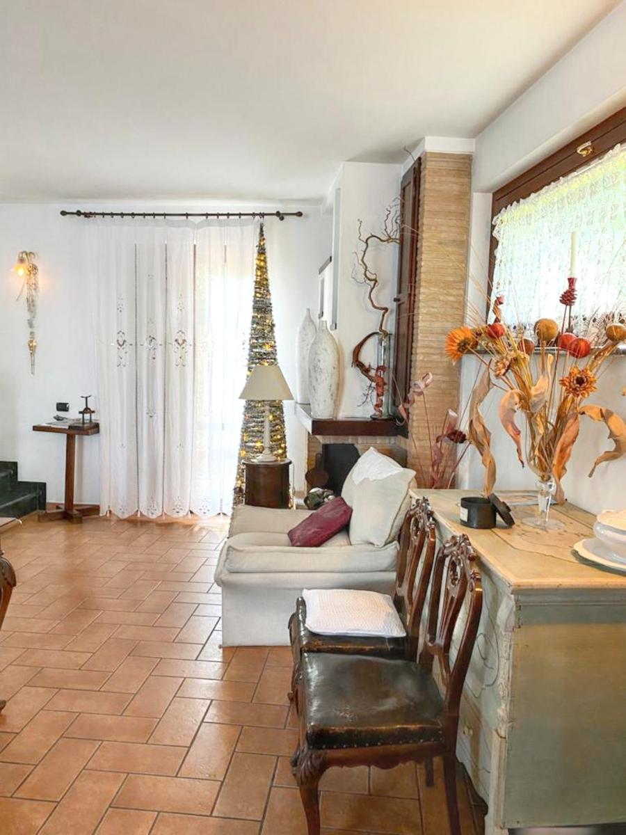 Charming House in Amelia with Lake View 200 m² - Housity