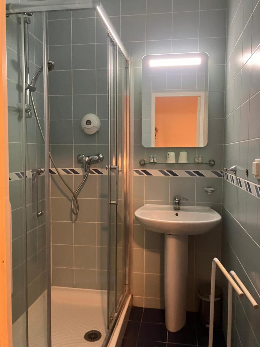 Hotel César Centre-ville Gare Charleville-Mézières - Housity