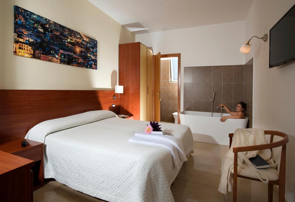 Albergo Del Pino - Housity