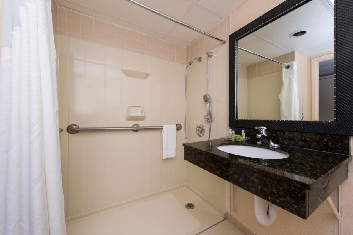 Ramada by Wyndham Midtown Grand Island - Housity