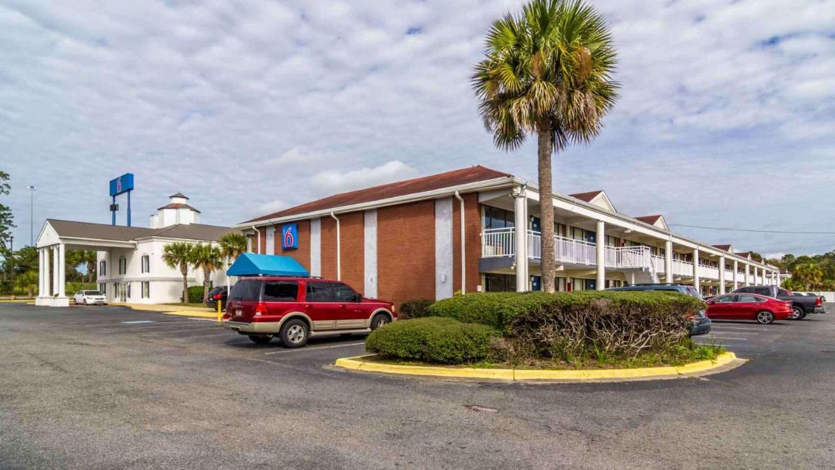 Motel 6-Brunswick, GA - Housity