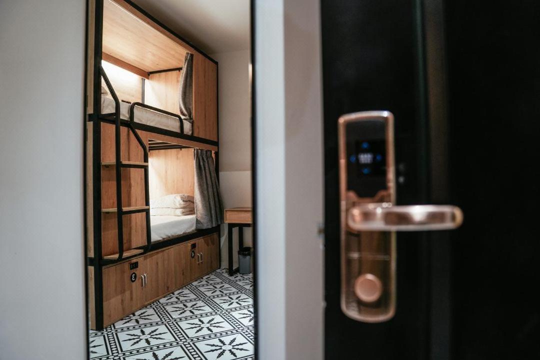 POSHPACKER·Chengdu Local Tea Hostel - Housity