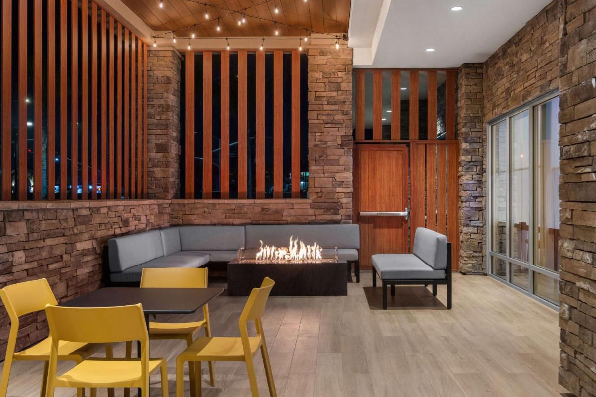 Home2 Suites By Hilton Eureka - Housity