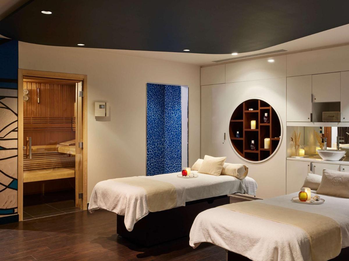 Un ou plusieurs lits dans un hébergement de l'établissement Molitor Hotel & Spa Paris - MGallery Collection